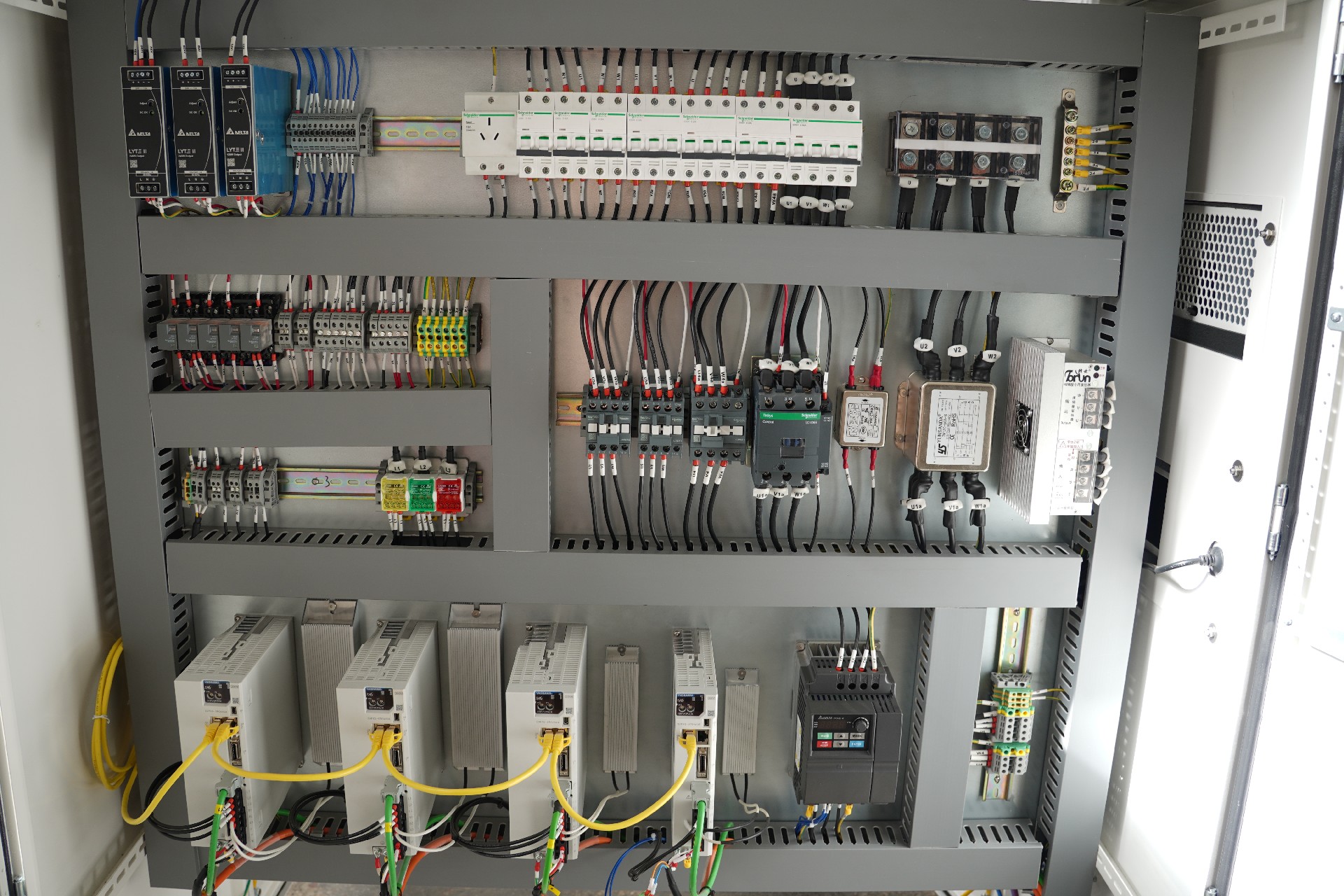 Dual servo drive system